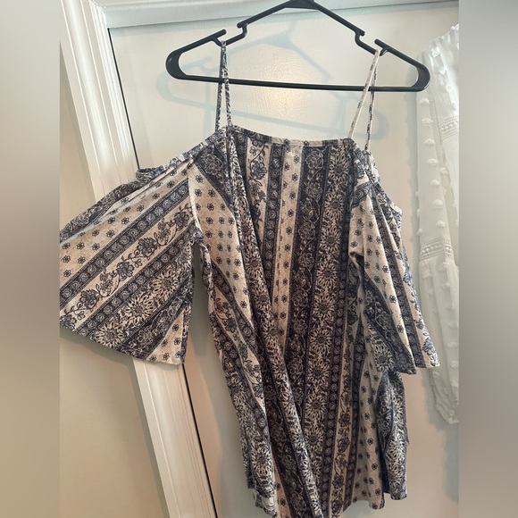 Off the shoulder easel top - Picture 3 of 4